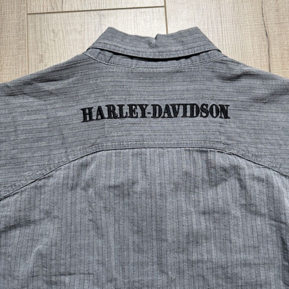 Harley Davidson Men’s Large Embroidered Back Logo Cotton Gray Button Up Shirt